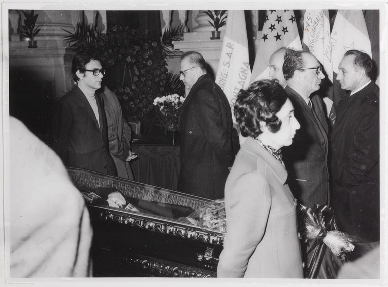 Gattatico-Reggio Emilia, 27-30 marzo 1970, Funerali di Alcide Cervi, camera ardente di Alcide nella Sala del Tricolore di Reggio Emilia, picchetto d'onore